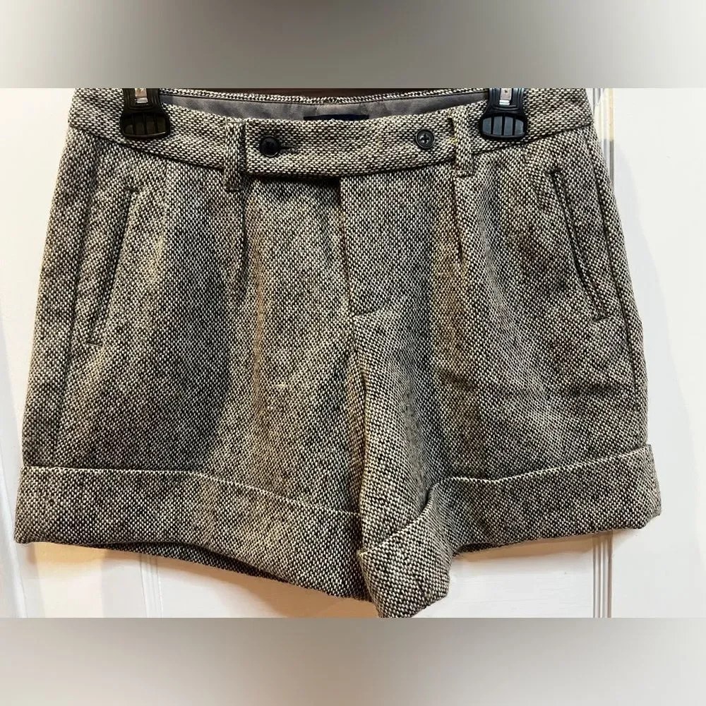 True Y2K Gap brand grey tweed wool-blend cuffed shorts. Size 1